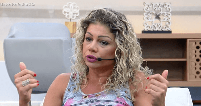 Catia detona produção de A Fazenda ao vivo e faz acusação de assédio