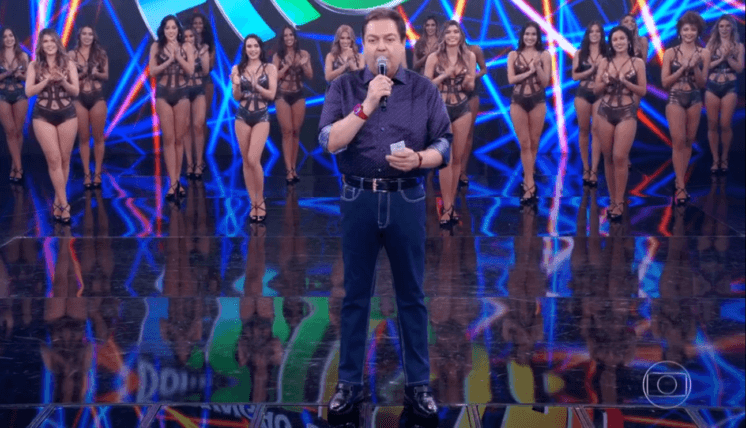 Faustão comete erro grave na Globo e é chamado à atenção ao vivo