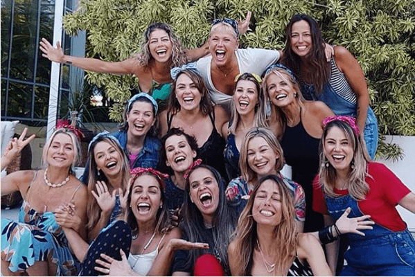 Xuxa reúne ex-paquitas em sua casa para amigo secreto, mas Sorvetão não vai