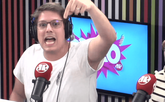 Pânico ironiza com Fábio Porchat o nível dos convidados da Record: "Você quer Tony Ramos e vem D'Black"