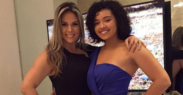 Carla Perez faz 'textão' para declarar seu amor a filha, Camilly Victória no dia do aniversário, e emociona a internet