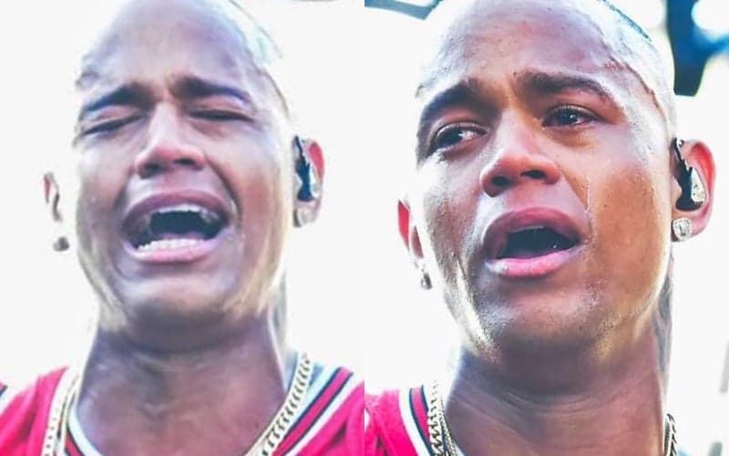 Leo Santana se emociona e cai em lágrimas em show