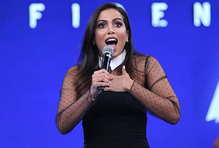 Sucesso no Brasil e internacionalmente, Anitta já passou cinco dias seguidos em terreiro de candomblé