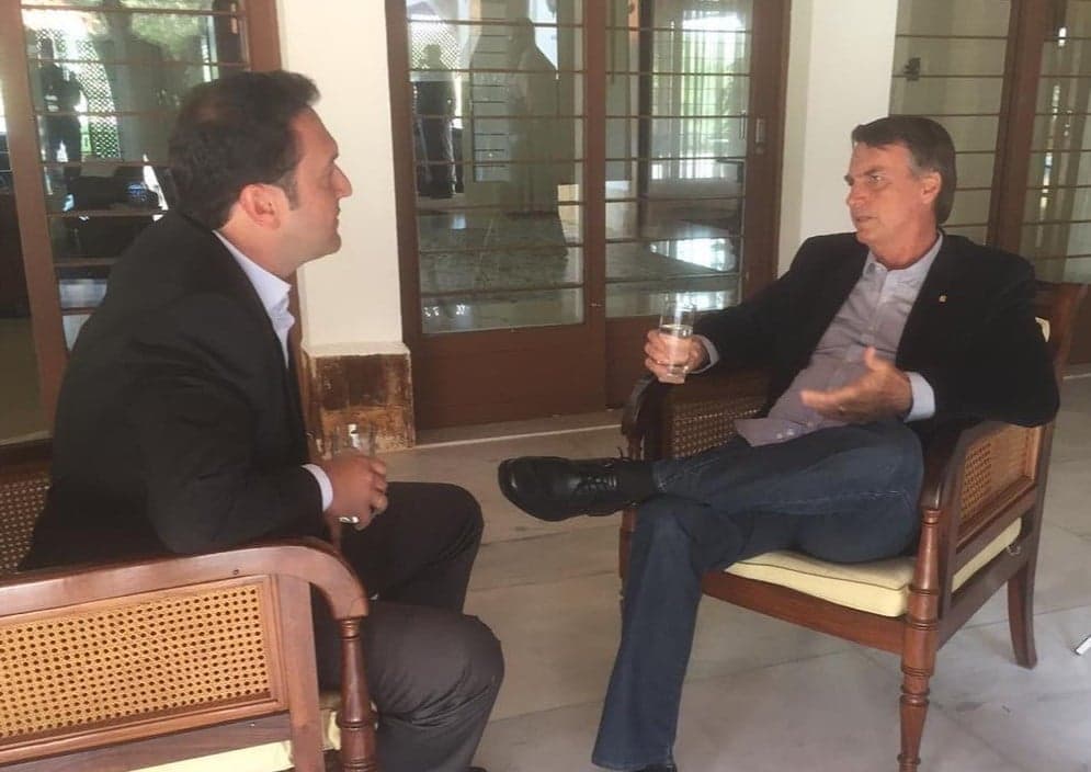 Bolsonaro deixa a Globo de lado novamente e dá entrevista para a Record em véspera de posse