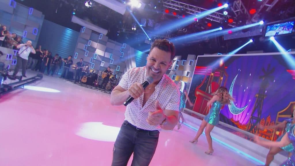 Em meio as polêmicas, Celso Portiolli recebe Eduardo Costa no Domingo Legal