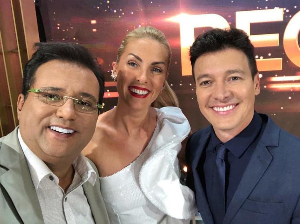 Brigas e presentes "bizarros" para Ana Hickmann e demais, marcam especial Família Record nos bastidores