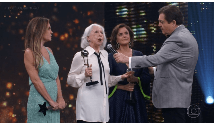 Detonada por causa da Lei Rouanet, Fernanda Montenegro faz desabafo no Domingão e dispara: "Não somos corruptos"