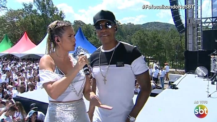 Lívia Andrade é eleita pelos funcionários do SBT e apresenta mais uma vez a "festa da firma"