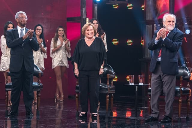 Globo surpreende seis artistas veteranos com homenagem no Domingão do Faustão