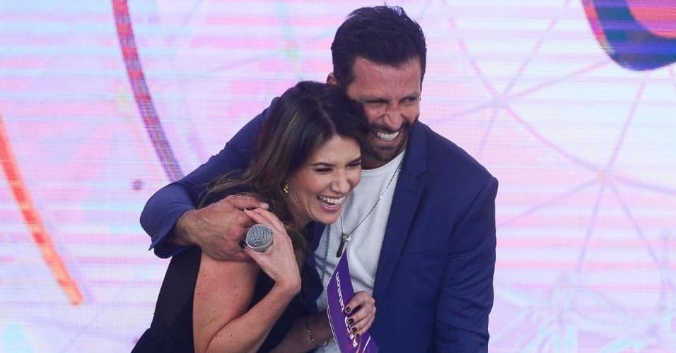 Na Eliana, irmã entrega que Rebeca Abravanel e Henri Castelli já ficaram