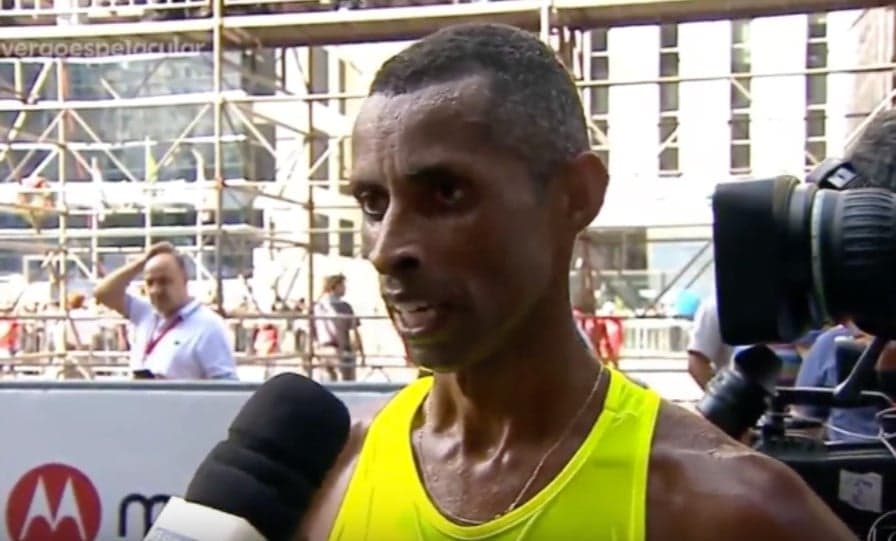 Entrevistado, homem cita a Record ao vivo na Globo e gera climão