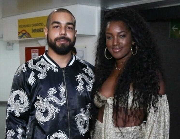 Cantora Iza comemora dois meses de casamento com produtor musical