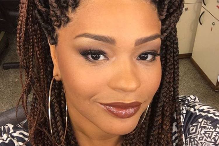 Juliana Alves bomba na internet ao mostrar a filha Yolanda em ensaio de Natal