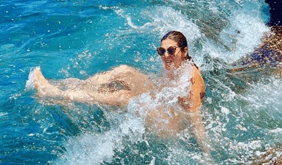 Lívia Andrade leva tombo no mar e declara: 'Representa meu ano'; veja