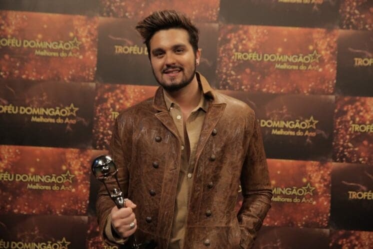 Luan Santana ousa no visual, compartilha resultado e fãs não gostam: "Não ficou bom"