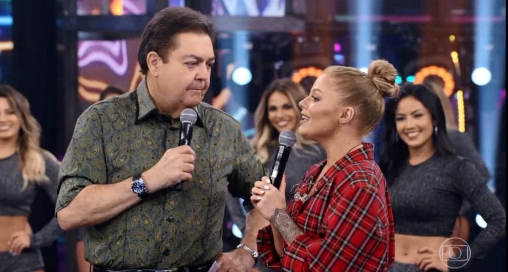 Esposa de Whindersson, Luisa Sonza é detonada ao cantar no Faustão