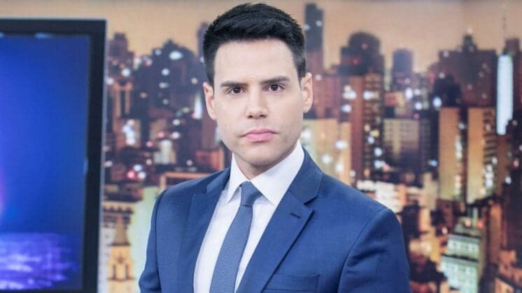 Luiz Bacci responde perguntas de seguidores em caixinha do Instagram