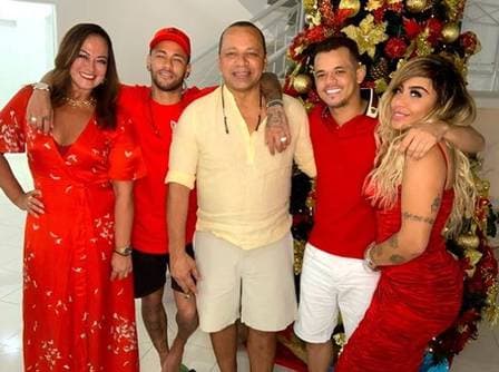 Detalhes da ceia de Natal de Neymar e sua família no litoral de SP (Foto: Reprodução/Instagram) Detalhes da ceia de Natal de Neymar e sua família no litoral de SP (Foto: Reprodução/Instagram)