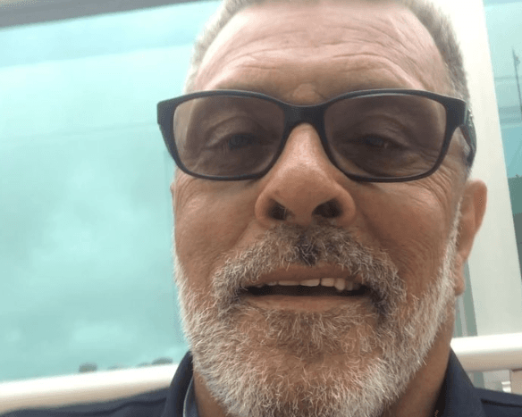 Ex-ator da Record, Raymundo de Souza recebe alta após passar por 45 cirurgias e ficar oito meses internado