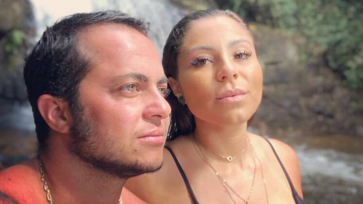 Thammy Miranda e Andressa Ferreira comentam sobre possíveis nomes do bebê à bordo