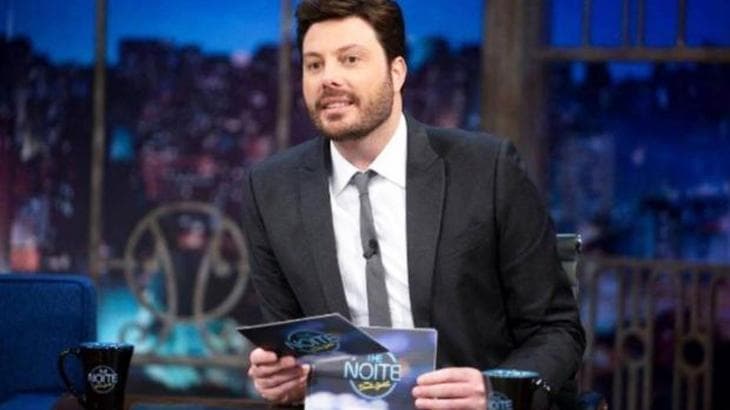 Danilo Gentili supera nova marca e dá verdadeiro "banho" na Globo