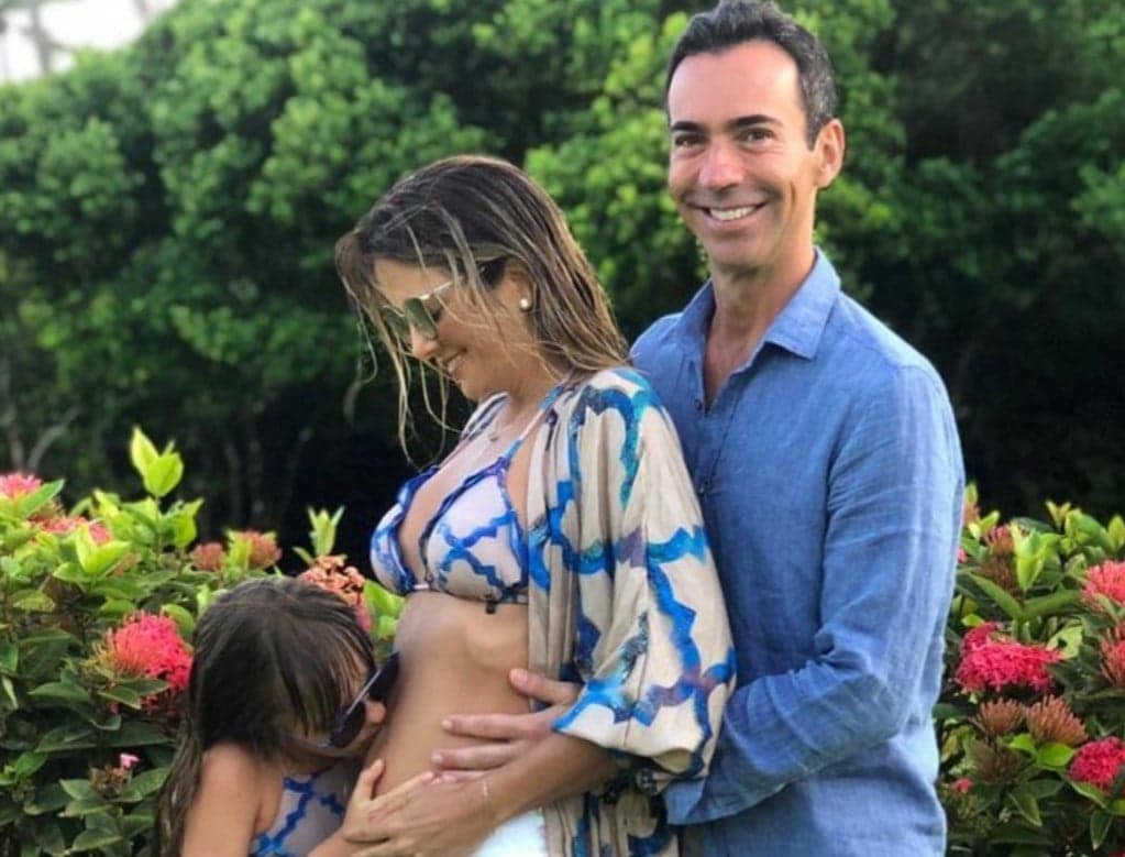 Casada com César Tralli, Ticiane Pinheiro anuncia que está grávida do jornalista