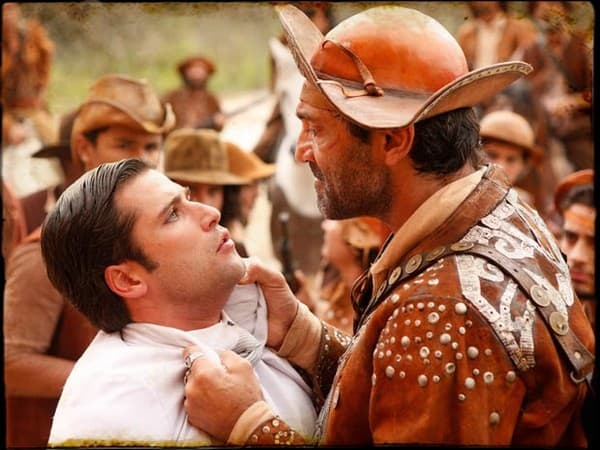 Bruno Gagliasso relembra parceira com Domingos Montagner em 'Cordel Encantado': "Momentos de muito carinho"