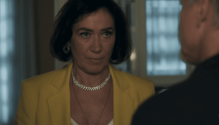O Sétimo Guardião: Valentina tem segredo descoberto e toma medida drástica