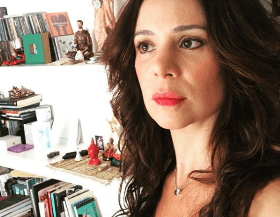 Acostumada com 'cabelão', Vanessa Gerbelli passa a tesoura nas madeixas e surge com novo visual