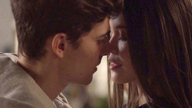Espelho da Vida: após beijo, Jorge constrange Cris com insinuações