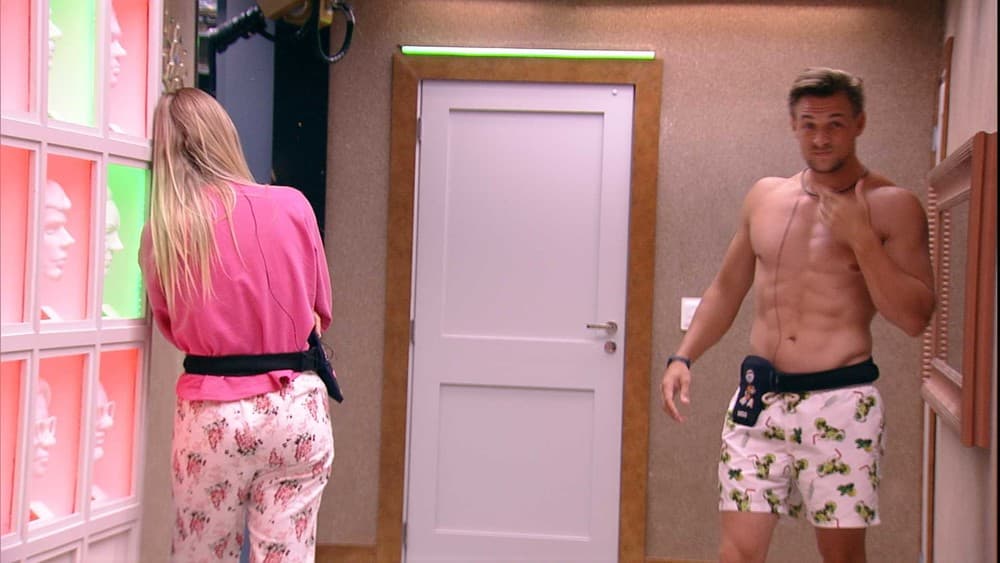 BBB19: Diego se "vinga" de Isabella e diz pra ela que não dormiu por causa de seu ronco