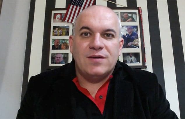 O ator da Record, Sandro Rocha, foi vítima de fake news envolvendo Marielle Franco em rede social (Foto: Reprodução) O ator da Record, Sandro Rocha, foi vítima de fake news envolvendo Marielle Franco em rede social (Foto: Reprodução)