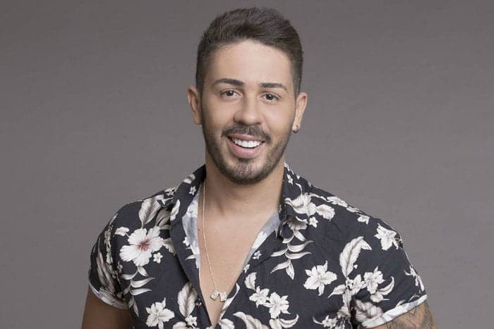 Carlinhos Maia posta foto com suposto namorado e Preta Gil confirma namoro: "Casal que amo"