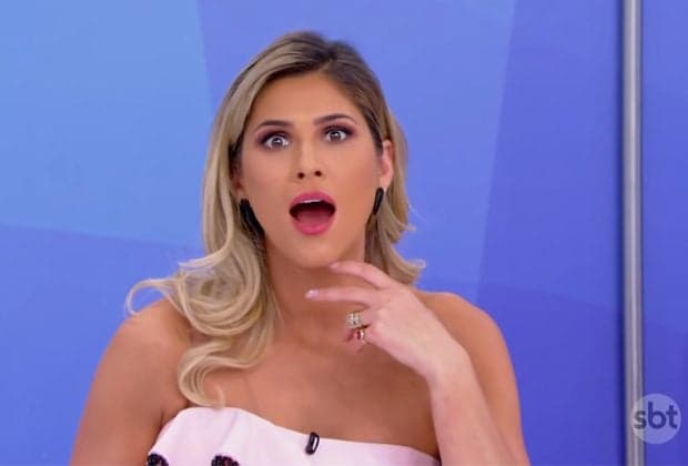 De biquíni, Lívia Andrade é enaltecida e boa forma chama atenção