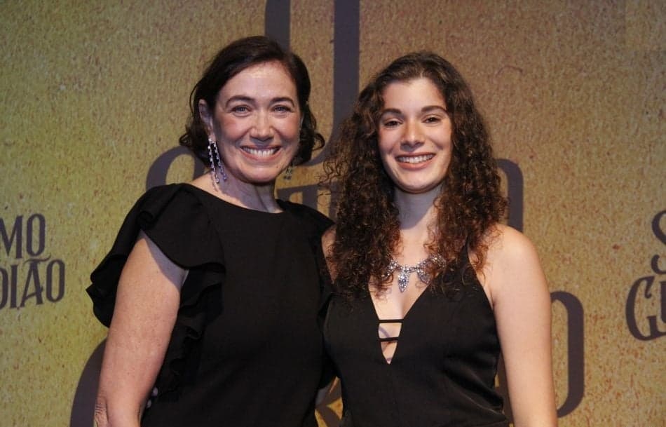 Filha de Lília Cabral, Giulia Bertolli ganha homenagem emociante da mãe no dia do aniversário: "você puxou a mim"