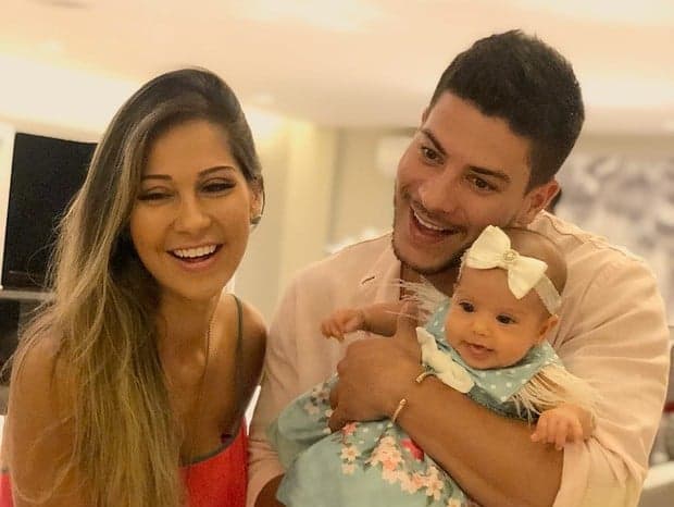 Bandidos assaltam Arthur Aguiar e Mayra Cardi, levam carro e tentam sequestro
