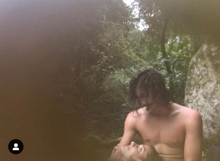 Sasha Meneghel e Bruno na cachoeira (Foto: Reprodução/Instagram)
