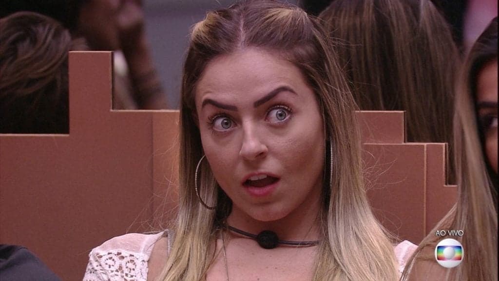 Famoso cantor repercute declarações polêmicas de participante do BBB19: "vergonha"