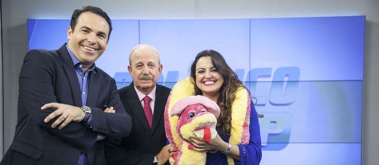 Famosa culpa apresentadores da Record por extermínio do Vídeo Show