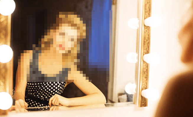 Cantora famosa sofre abuso sexual dentro de casa e relato impressiona: 'Aprendi a odiar meu corpo’