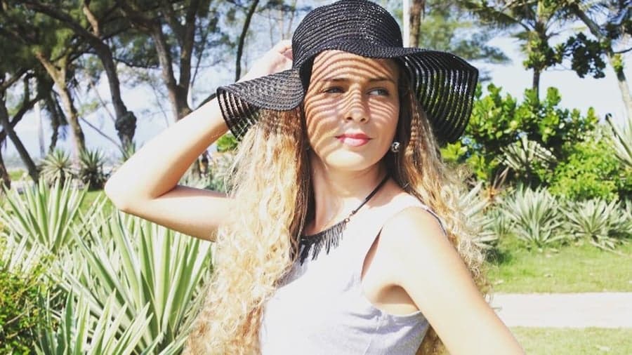 Ex-atriz mirim que fez parte da Turma do Didi posa com a filha de cinco anos e choca todo mundo