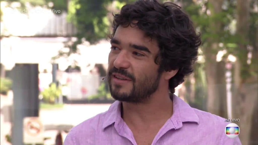 Caio Blat dá show de humildade ao aparecer de chinelo na Globo e deixa todos surpresos
