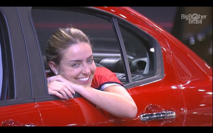 BBB19: Paula surpreende, ganha prova de resistência e bomba na web