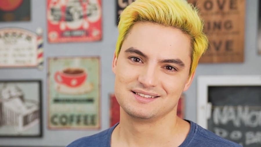 Felipe Neto tem casa invadida por aranha e vira piada na internet