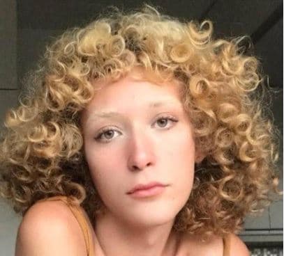 Sobrinha trans de Roberta Close se espelha na tia, surpreende e triunfa em passarela