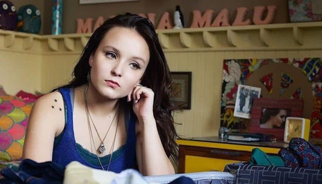 Larissa Manoela é internada e passa por cirurgia
