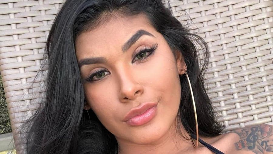 MC Pocahontas engata namoro com pastor bonitão