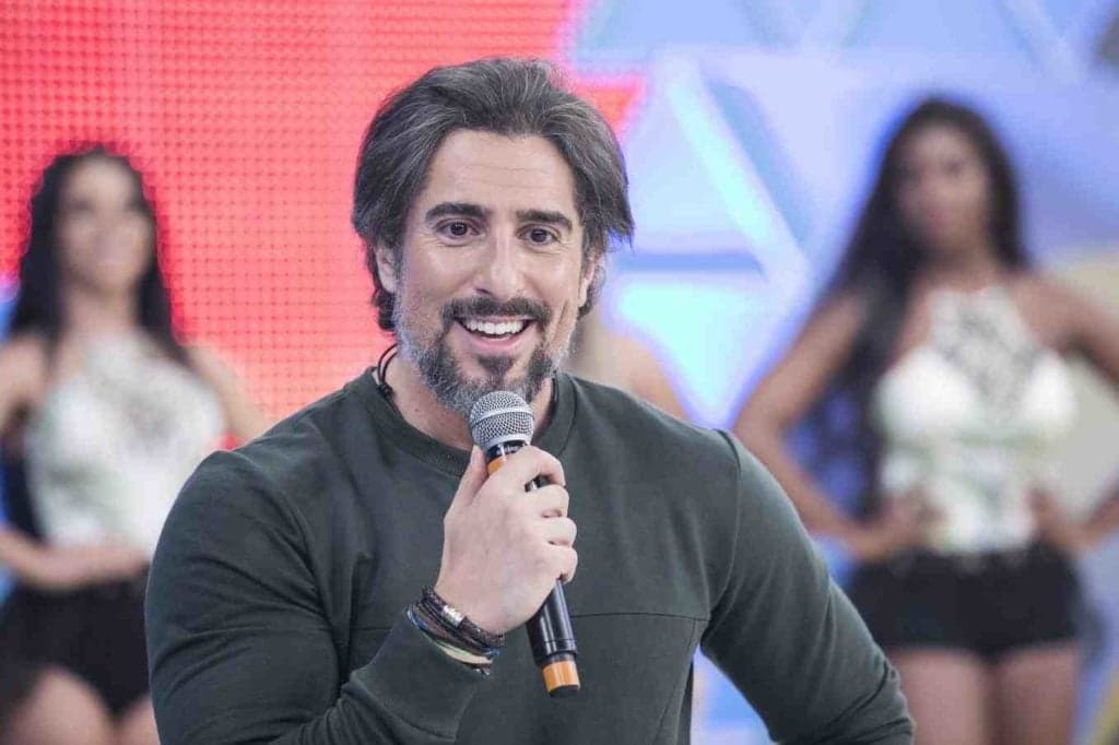 Fora do ar, Marcos Mion grava participação na novela Topíssima