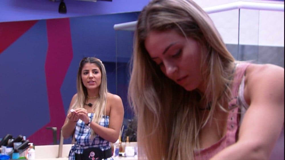 Paula joga tudo na cara de Hariany e a compara com seu ex-namorado agressivo na Globo