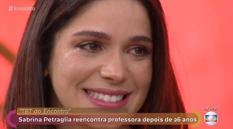 Grávida, atriz Sabrina Petraglia tem encontro imensurável na Globo e chora